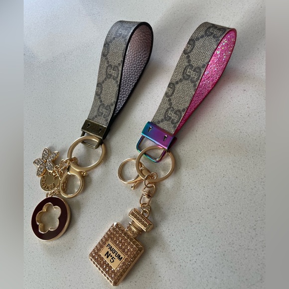 Authentic designer Keychain with Perfume Bottle Charm - Picture 5 of 6